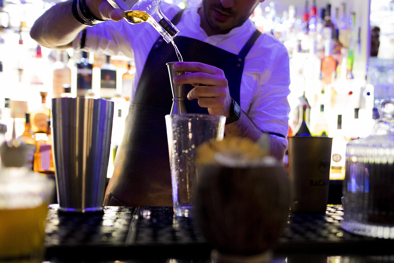No10 Bar - cocktail making